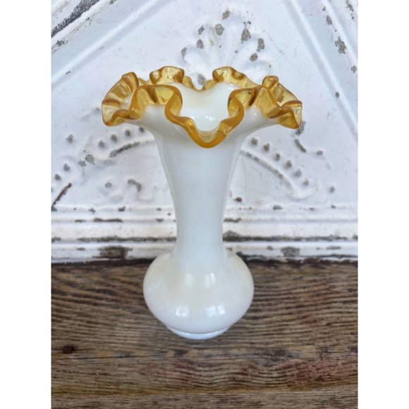 Vintage Fenton Gold Crest Milk Glass Crimped Ruffle Vase - Picture 11 of 12